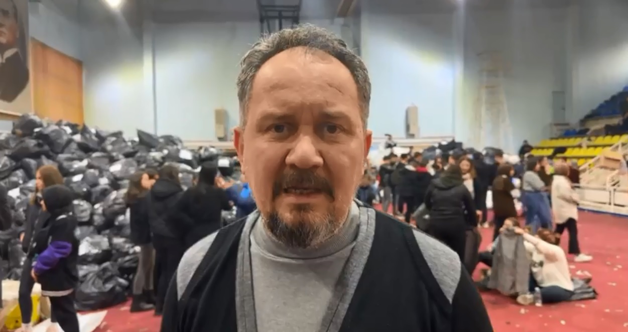 MESTAN ÖZCAN: “TIRLARIMIZ AFAD DEPOLARINA ULAŞTI YENİLERİ YOLA ÇIKIYOR”