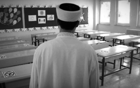OKULLARA İMAM GÖREVLENDİRMESİNE “KULÜP” KILIFI