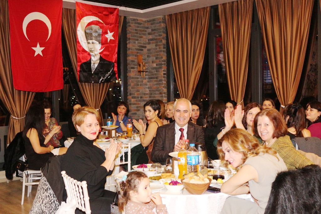 EĞİTİM İŞ EMEKÇİ KADINLAR GÜNÜNDE ÜYELERİ İLE BİR ARAYA GELDİ