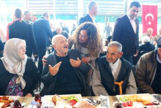 BÜYÜKŞEHİRDEN EMEKLİYE CAN SUYU: PAZAR DESTEĞİ YIL SONUNA KADAR UZATILDI