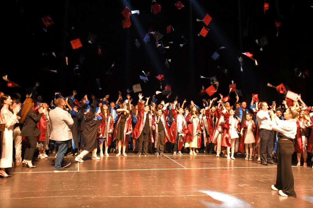 SÜLEYMANPAŞA BELEDİYE KONSERVATUVARI MEZUNİYET GÖSTERİSİ BÜYÜLEDİ