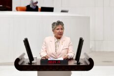 NURTEN YONTAR’DAN ÖZELLEŞTİRME TEPKİSİ: “SAĞLIK ALANLARI SATILAMAZ”