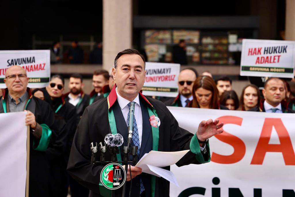 TEKİRDAĞ BAROSU SAVUNMA NÖBETİNDE HUKUKUN ÜSTÜNLÜĞÜ İÇİN SES YÜKSELTTİ