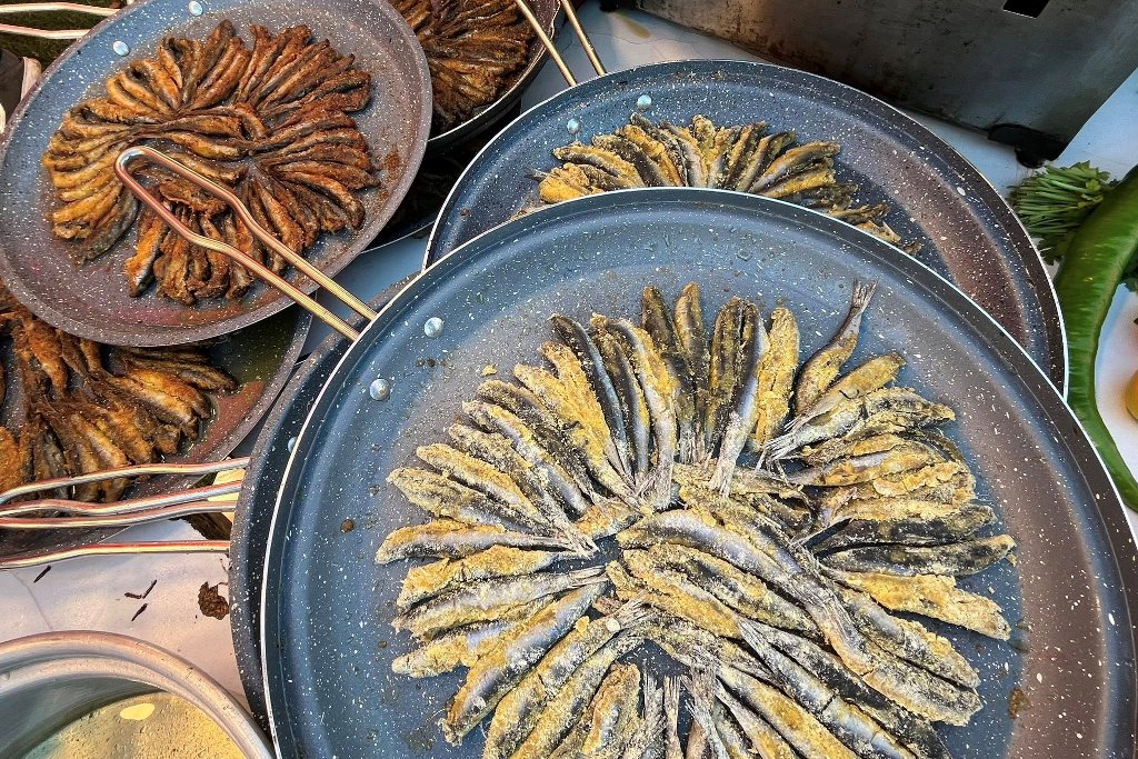 TEKİRDAĞ’DA KARADENİZ RÜZGÂRI ESMEYE BAŞLADI: 2 TON HAMSİ 5 BİN KİŞİLİK MIHLAMA DAĞITILACAK