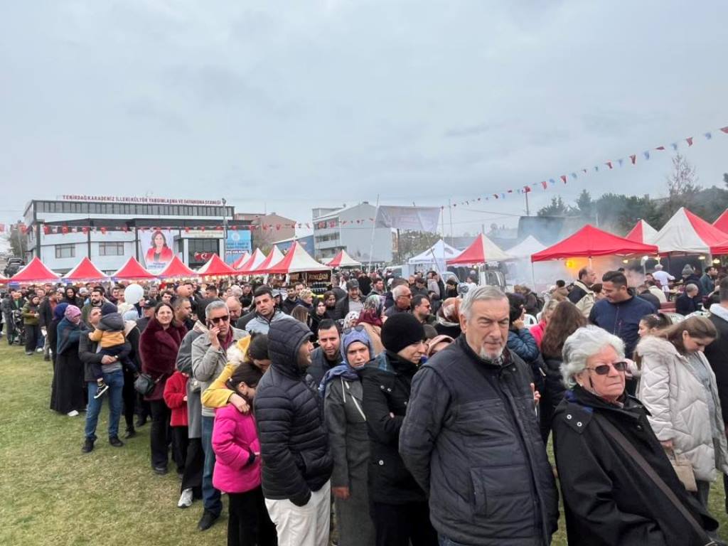 2. HAMSİ VE MIHLAMA FESTİVALİ’NDE 10 BİN KİŞİLİK HAMSİ İKRAMI