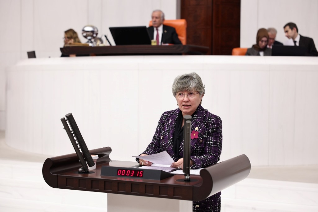 NURTEN YONTAR: “ÇOCUKLARIMIZ ŞİDDETİN VE SUÇUN HEDEFİ HÂLİNE GELİYOR”