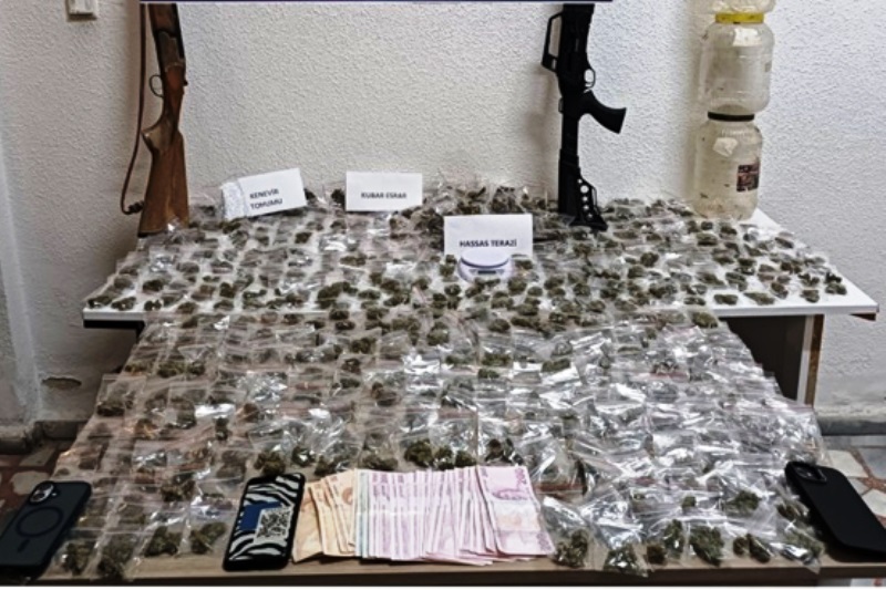 MARMARAEREĞLİSİ’NDE JANDARMADAN UYUŞTURUCU BASKINI