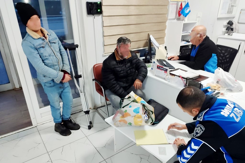 DİLENMEK İÇİN ÇORLU’DAN SÜLEYMANPAŞA’YA GELEN BABA OĞULA ZABITADAN SUÇÜSTÜ