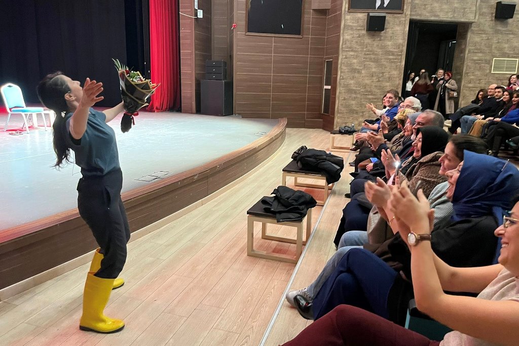 PAVYON TUVALETİNDEN HAYAT SAHNESİNE