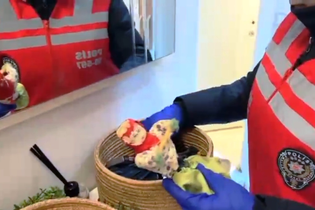 TEKİRDAĞ POLİSİNDEN 236 VATANDAŞI 46 MİLYON TL DOLANDIRAN “BÜYÜCÜLERE” OPERASYON