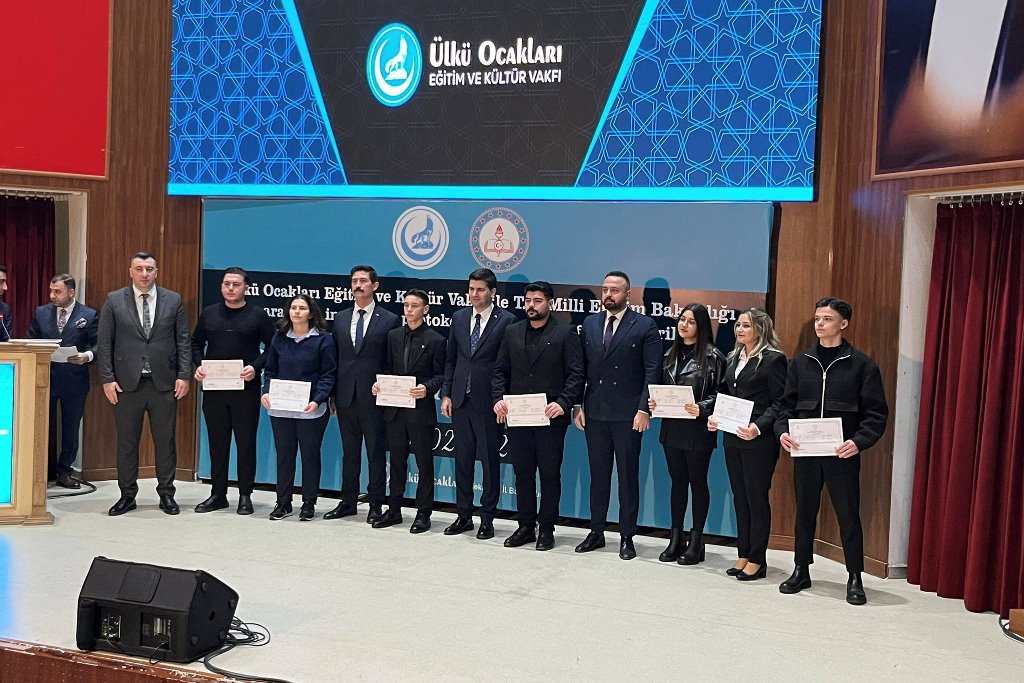 ÜLKÜ OCAKLARI VE MEB İŞ BİRLİĞİYLE TOPLU SERTİFİKA TÖRENİ GERÇEKLEŞTİRİLDİ