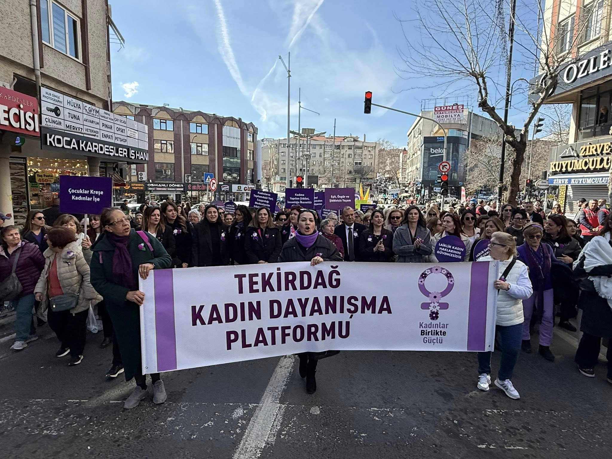KADINLAR 8 MART’TA TEKİRDAĞ’DA EŞİTLİK İÇİN YÜRÜDÜ