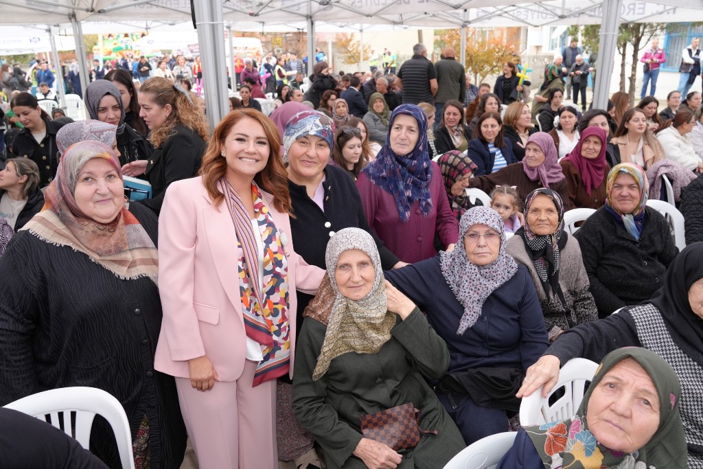 MÜGE YILDIZ TOPAK: “KADIN OLMAK CESARET VE SEVGİYLE DÜNYAYI BÜYÜTMEKTİR!”