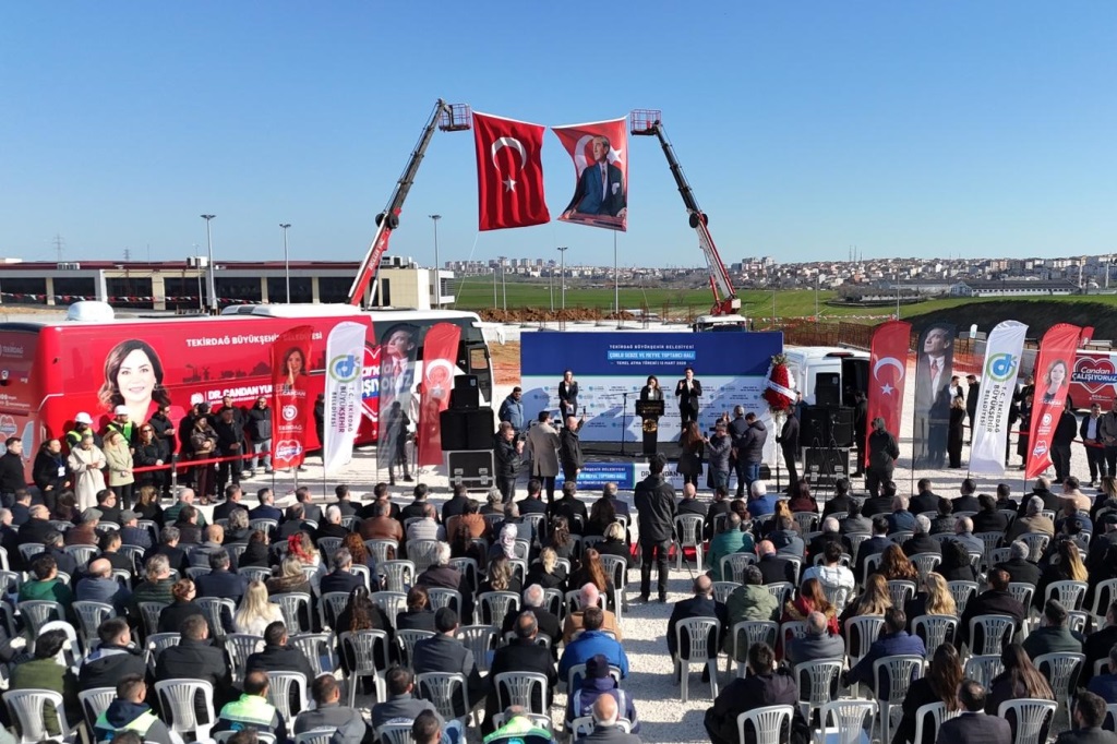 ÇORLU’NUN YENİ SEBZE-MEYVE HALİ İÇİN İLK KAZMA VURULDU