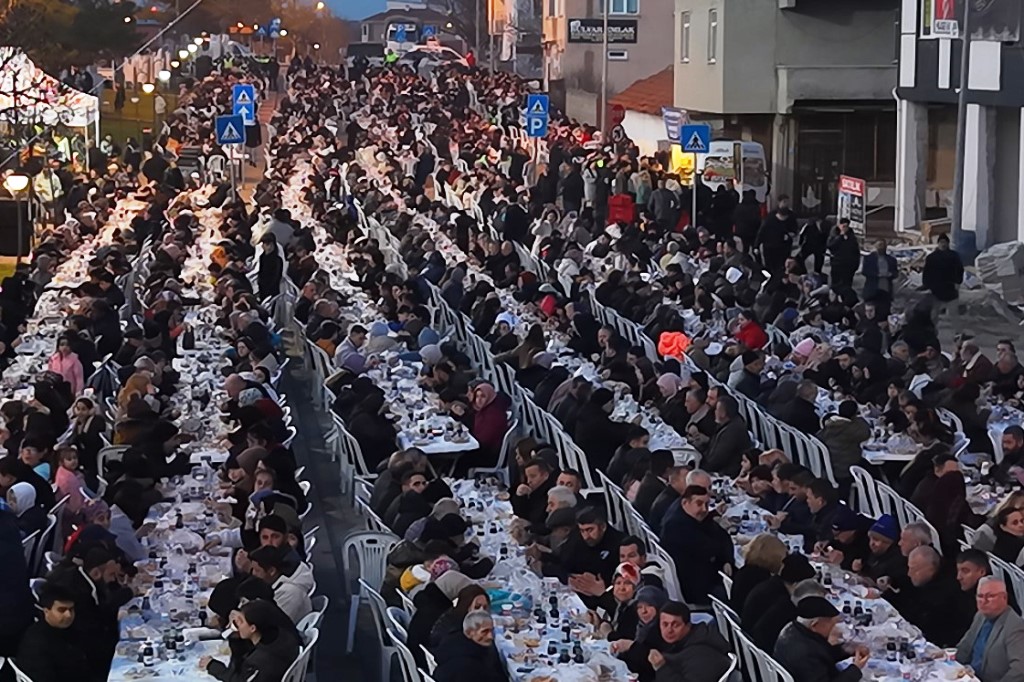 RAMAZANIN BEREKETİ MARMARACIK MAHALLESİNDE YAŞANDI