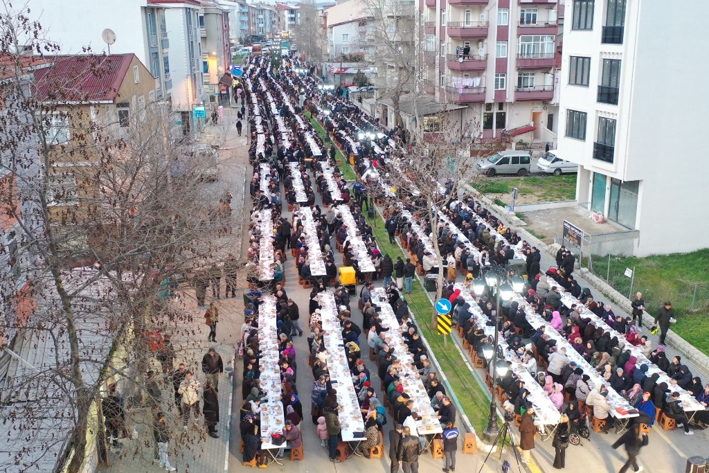 SÜLEYMANPAŞA BELEDİYESİ HALK SOFRALARI DÖRT MAHALLEDE BİNLERCE KİŞİYİ BULUŞTURDU