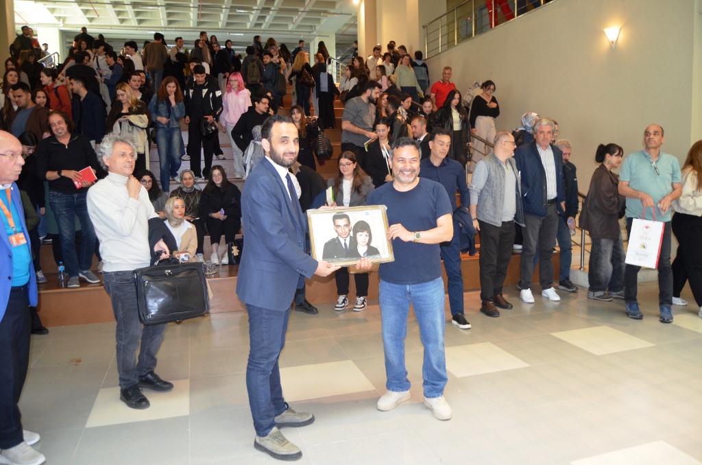 NKÜ’DE AHMET ŞERİF İZGÖREN İLE “HAYATA DEĞER KATMAK” SÖYLEŞİSİ DÜZENLENDİ