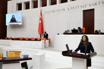 İYİ PARTİ TEKİRDAĞ MİLLETVEKİLİ SELCAN TAŞÇI: “ÇOCUK BEDENLERİNİ TAŞIYAN TABUTLARIN ALTINDA EZİLİYORUZ!”