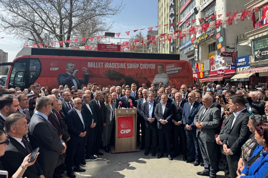 CHP İL BAŞKANLARI ANKARA’DA TOPLANDI “GERİ ADIM YOK” AÇIKLAMASI YAPILDI