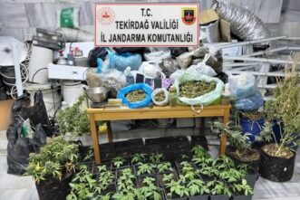 JANDARMA MARMARAEREĞLİSİ’NDEKİ UYUŞTURUCU ÜRETİM TESİSİNE BASKIN YAPTI