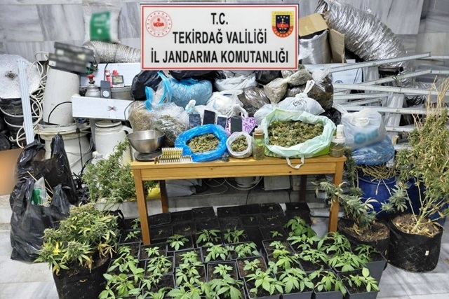 JANDARMA MARMARAEREĞLİSİ’NDEKİ UYUŞTURUCU ÜRETİM TESİSİNE BASKIN YAPTI