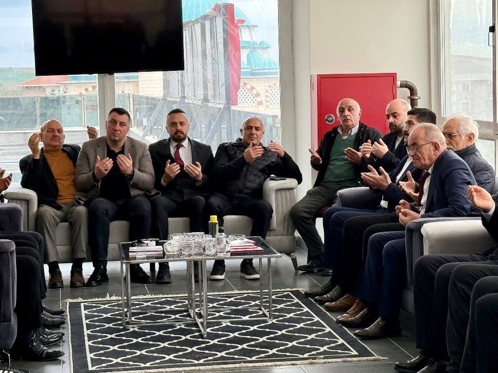 BAŞBUĞ ALPARSLAN TÜRKEŞ DUALARLA ANILDI