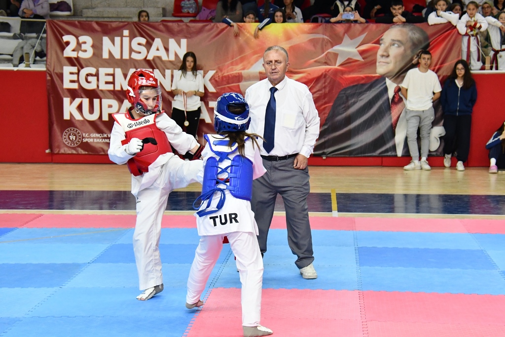 BAYRAM COŞKUSU TAEKWONDO TURNUVASI İLE TAÇLANDI