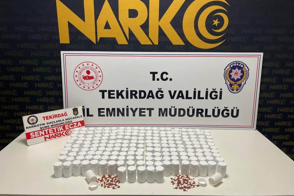 EMNİYET GÜÇLERİ 5 OPERASYON YAPTI BİNLERCE UYUŞTURUCU HAP YAKALADI