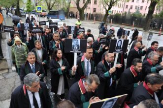81 BARO HAREKETE GEÇTİ: AVUKATA ŞİDDETE KARŞI TBMM’YE YÜRÜDÜLER