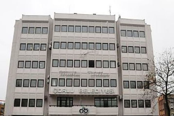 ÇORLU BELEDİYESİ’NDE MÜDÜRDEN KADIN ÇALIŞANA ŞİDDET İDDİASI!