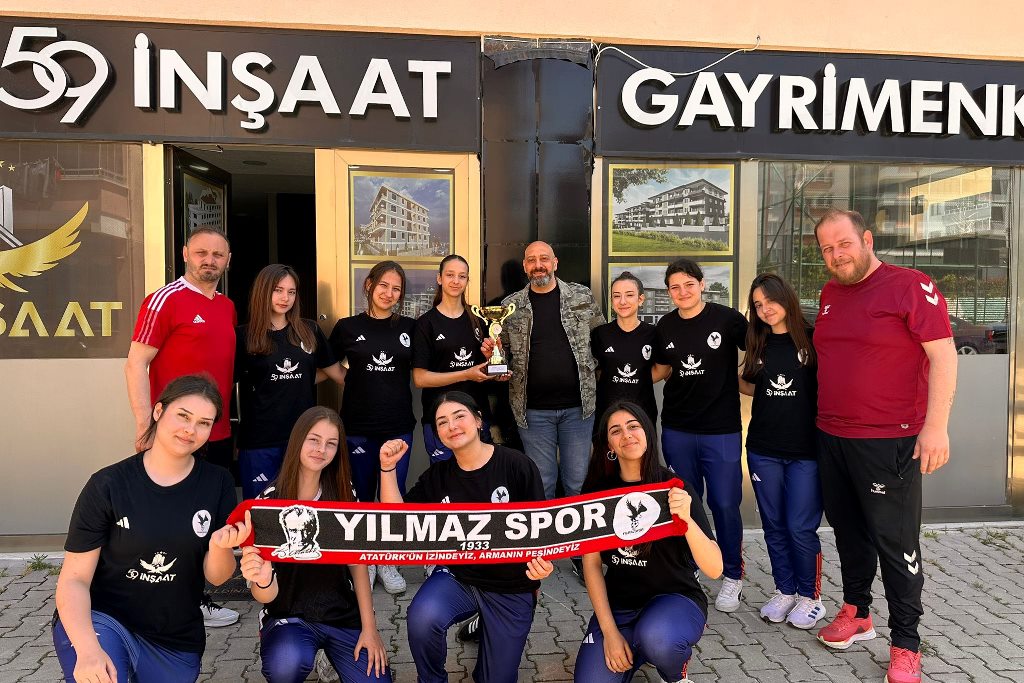 YILMAZ SPOR’DAN ÇİFTE GURUR: HEM TÜRKİYE’NİN EN İYİ 16 TAKIMI ARASINDA HEM ATATÜRK KUPASI ŞAMPİYONU