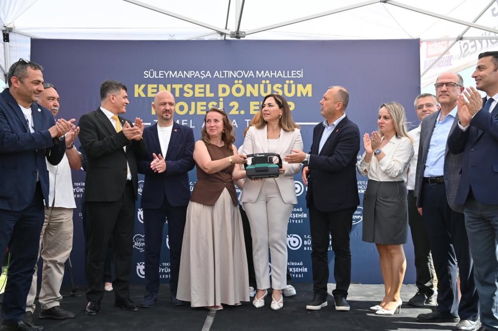 ALTINOVA KENTSEL DÖNÜŞÜM PROJESİ 2. ETAP KONUTLARI’NIN TEMEL ATMA TÖRENİ GERÇEKLEŞTİRİLDİ