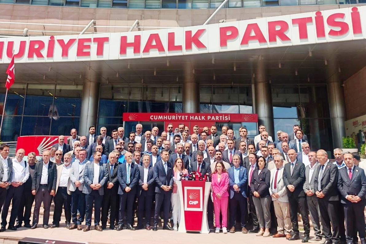 CHP’Lİ 81 İL BAŞKANINDAN ORTAK AÇIKLAMA: “ÖNCE KURULTAY, SONRA İKTİDAR”