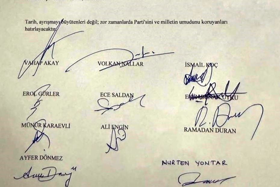 CHP OLAĞANÜSTÜ KURULTAYI İÇİN TEKİRDAĞ’DAKİ 15 DELEGEDEN 13’Ü İMZA VERDİ