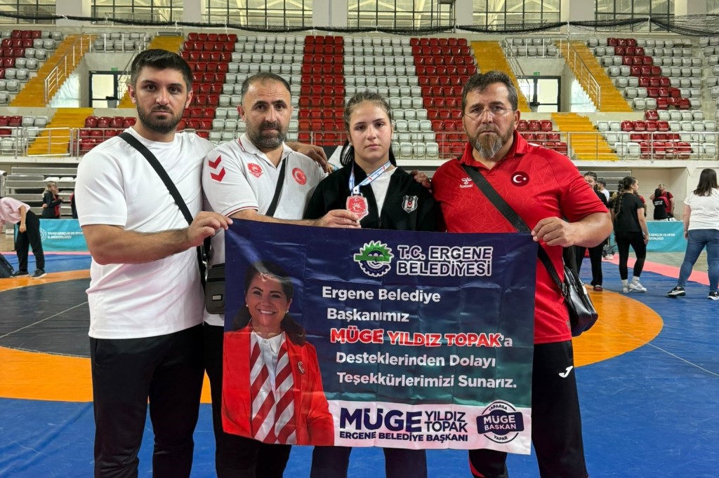 MÜGE YILDIZ TOPAK: “GENÇLERİMİZİN BAŞARISI BİZİM EN BÜYÜK MUTLULUĞUMUZ”