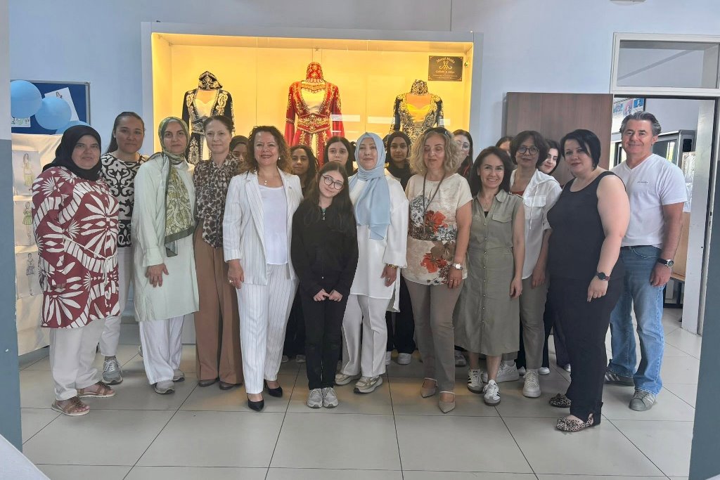 MERAL ARSU’DAN MESLEK LİSESİ ÖĞRENCİLERİNE ANLAMLI DESTEK