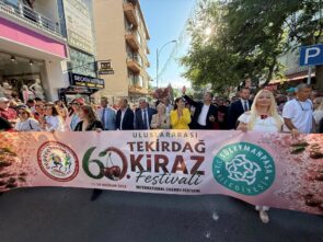TEKİRDAĞ’IN EN BÜYÜK ŞÖLENİNDE 60. KEZ FESTİVAL ATEŞİ YAKILDI