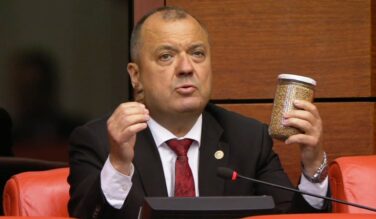İLHAMİ ÖZCAN AYGUN: “ÜÇ KİLO BUĞDAY SATAN ÇİFTÇİ ANCAK 1 ADET TEKİRDAĞ KÖFTESİ YİYEBİLİYOR!”
