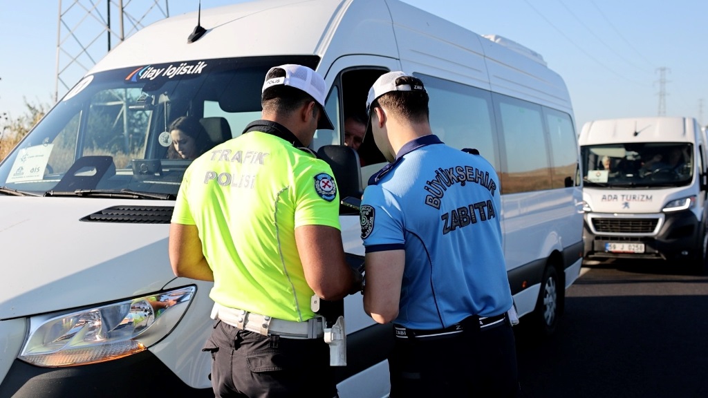 EMNİYET VE ZABITA EKİPLERİ GÜVENLİ ULAŞIM İÇİN SAHADA