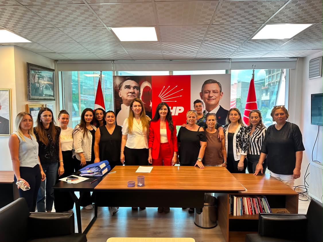CHP SÜLEYMANPAŞA KADIN KOLLARI GÖREVDEN ALMALARA İSTİFA EDEREK TEPKİ GÖSTERDİ
