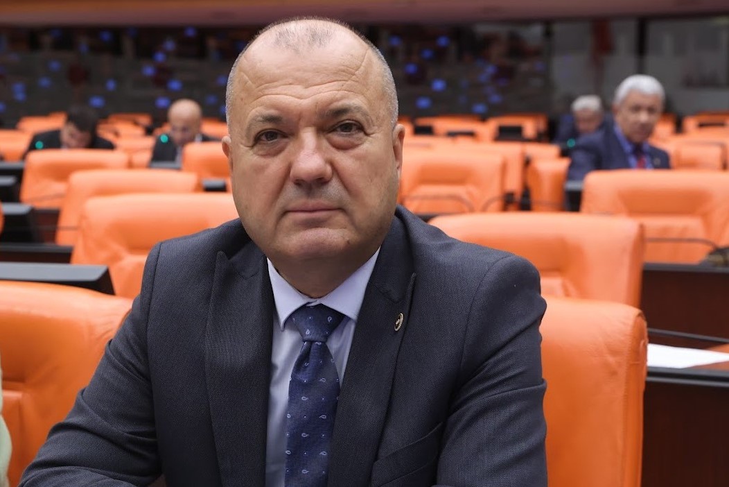 İLHAMİ ÖZCAN AYGUN: “TÜRK İŞÇİSİ HEM ÇOK ÇALIŞIYOR HEM EN AZ KAZANIYOR”