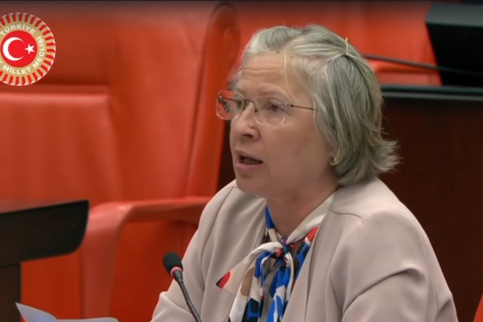 NURTEN YONTAR: “YANLIŞ EKONOMİ POLİTİKALARI EMEKÇİYİ DE EMEKLİYİ DE YOKSULLAŞTIRDI”