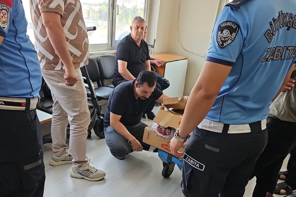 ZABITA EKİPLERİNDEN OTOBÜS TERMİNALİNDE ET OPERASYONU