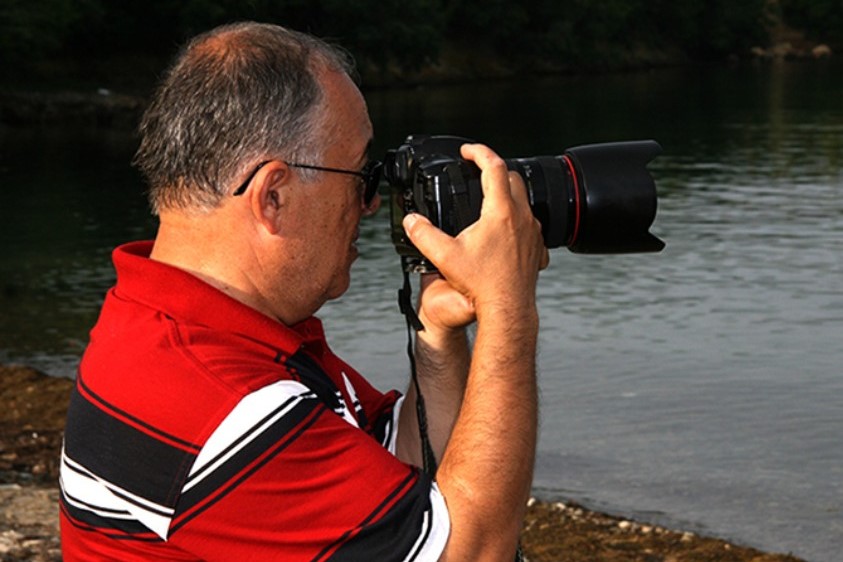 Mehmet Altaş (Köşe Yazısı) FOTOĞRAF SANATÇISI MEHMET ÇEVİK ULUSLAR ARASI FOTOĞRAF YARIŞMASINDA KAZANDIĞI ALTIN MADALYA ÖDÜLÜNÜ GÜMRÜKTEN ALAMIYOR!