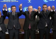 ROZETİ RECEP TAYYİP ERDOĞAN TAKTI VAHAP AKAY AK PARTİ BÜNYESİNE KATILDI