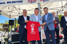 RECEP DURAL’A KARACAOVALILARDAN TEŞEKKÜR PLAKETİ
