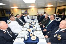 VALİ SOYTÜRK TCG YILDIRIM GEMİSİ’NDE GAZİLERLE BULUŞTU