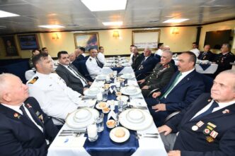 VALİ SOYTÜRK TCG YILDIRIM GEMİSİ’NDE GAZİLERLE BULUŞTU