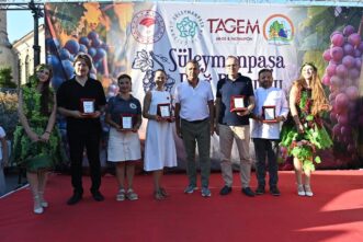 SÜLEYMANPAŞA BAĞ BOZUMU ŞENLİĞİNDE EN İYİ SARMALAR VE TATLILAR ÖDÜLLERİNİ BULDU