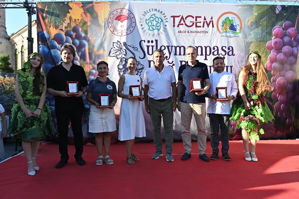SÜLEYMANPAŞA BAĞ BOZUMU ŞENLİĞİNDE EN İYİ SARMALAR VE TATLILAR ÖDÜLLERİNİ BULDU
